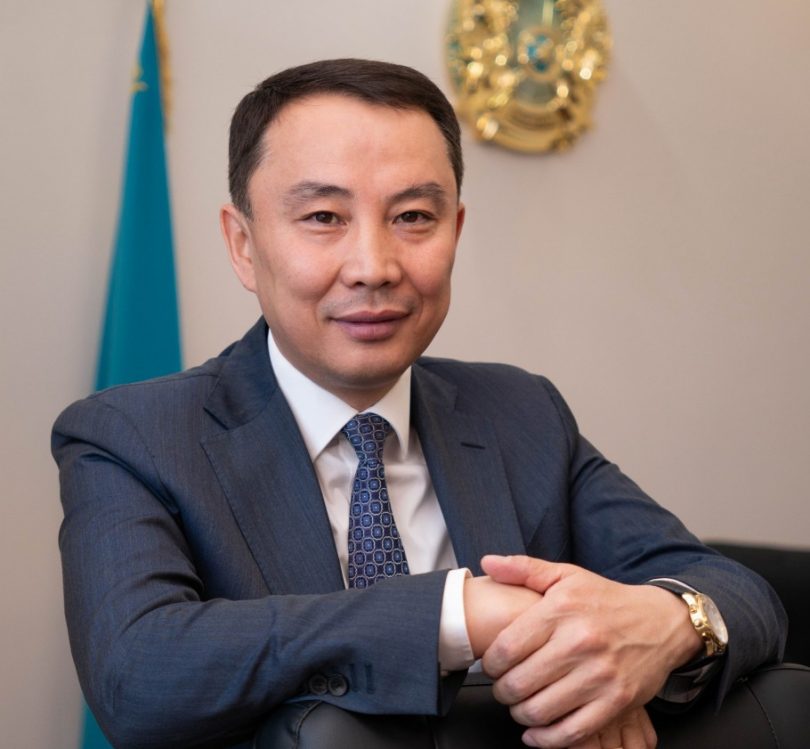 Аким Костаная поздравляет горожан с наступающим Новым годом