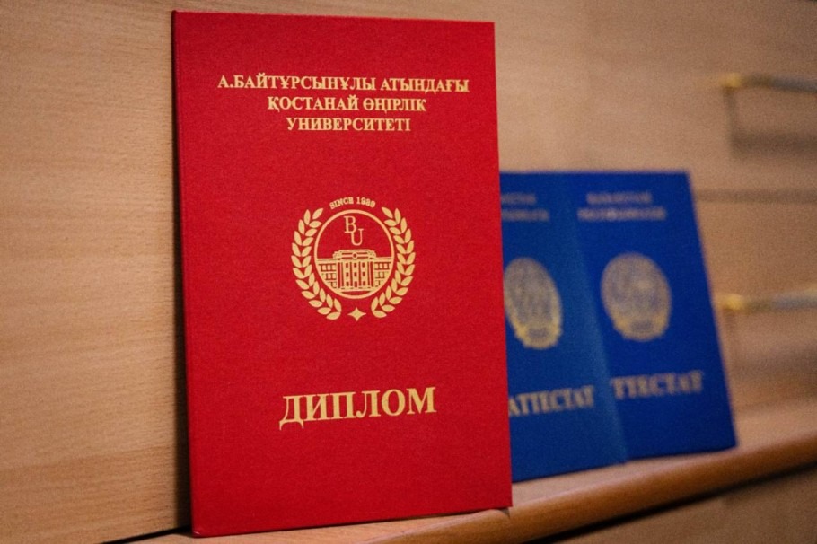 В Костанайской области в рамках проекта «С дипломом в село» 391 специалист получил подъемные пособия