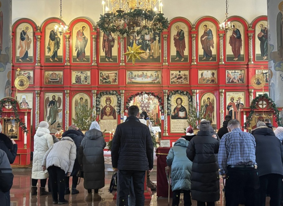 Православные костанайцы празднуют Рождество Христово