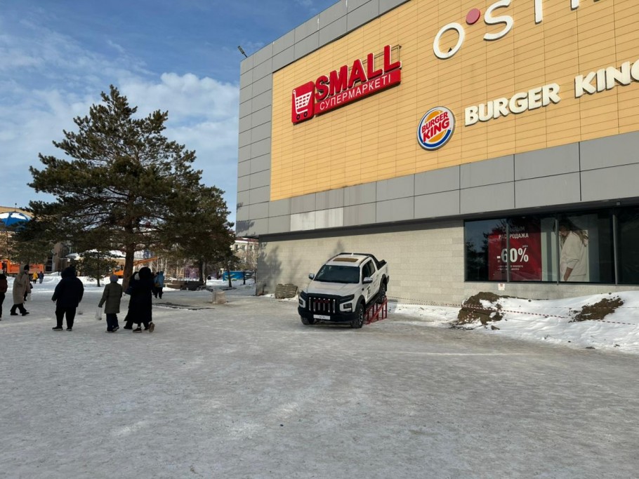 Почему некоторые павильоны между ТРЦ Mart и ЦУМом исчезли?