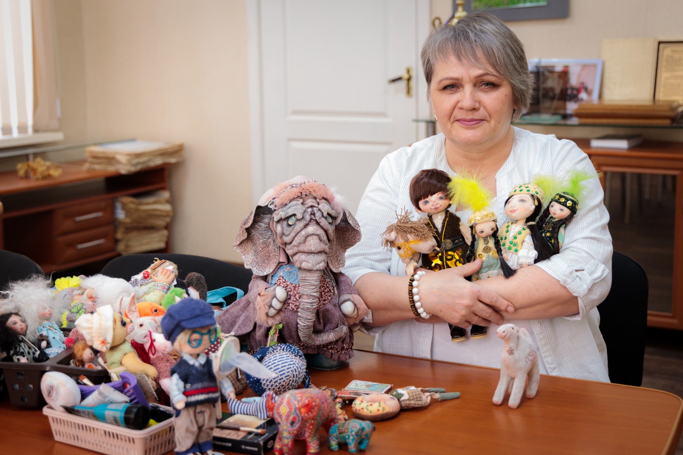 «Народное качество»: мастерица превращает национальные образы в сувениры, которые увозят в память о Костанае